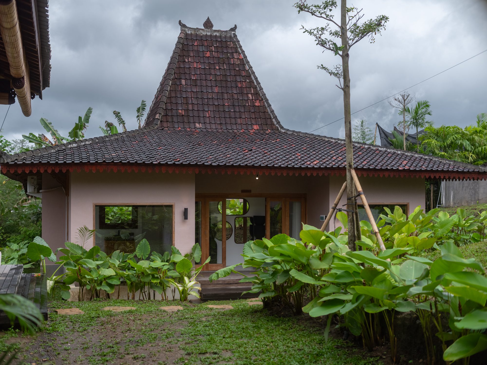 Tebola Village